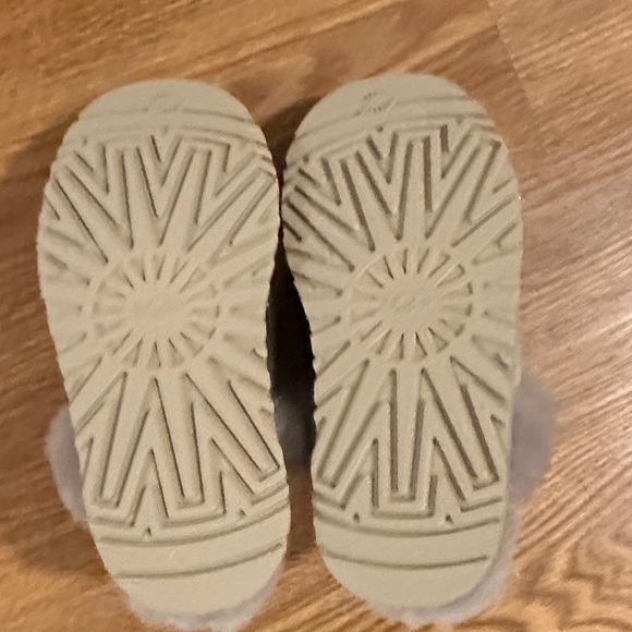 UGG Light Grey Shearling Mule Slippers - Picture 2 of 5
